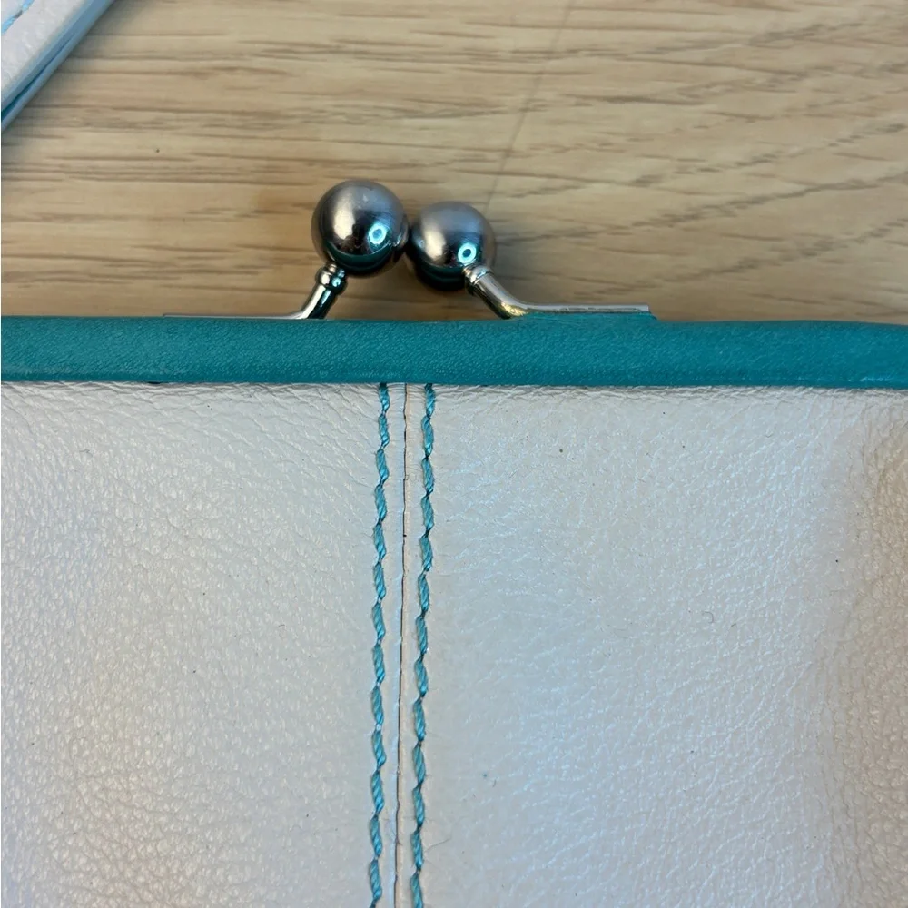 Liz Claiborne Leather Kiss Lock Wristlet Pouch‎ Cream Teal Polka Dot Lining